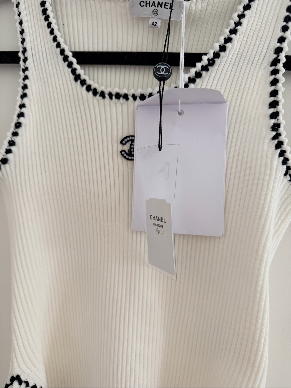 NWT White Ribbed Tank with Black knit Trim - Picture 3 of 10